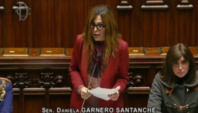 Santanchè alle opposizioni: “Volete combattere la ricchezza, ma io avrò sempre il tacco a spillo”- VIDEO