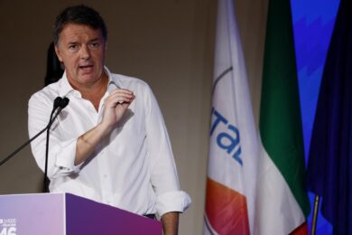 Renzi: “Meloni? Una banderuola, prima con Putin, poi con Zelensky. Ora con Trump…”- VIDEO