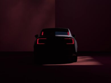 Volvo ES90: autonomia di 700 km e ricarica ultraveloce grazie alla tecnologia a 800V