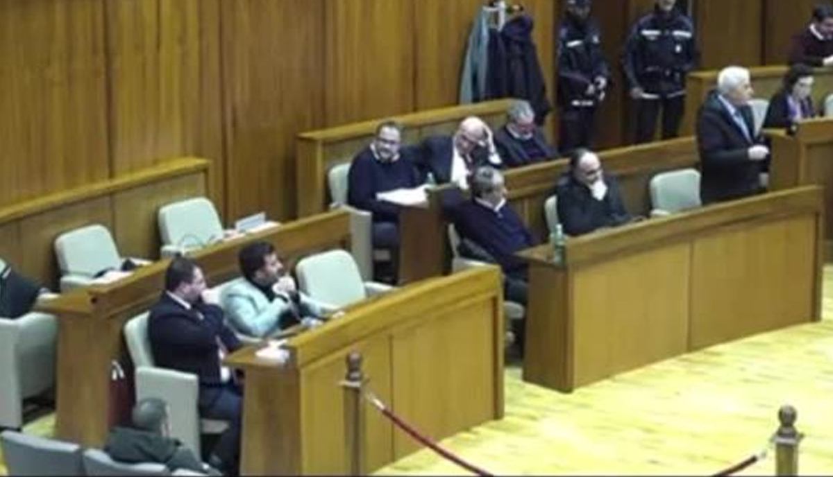 Pozzuoli, il consigliere Andreozzi chiama «oca» l’assessora. Bufera in aula. VIDEO Pozzuoli, il consigliere Andreozzi chiama «oca» l’assessora. Bufera in aula. VIDEO