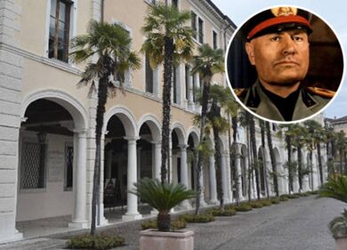 Salò revoca la cittadinanza onoraria a Mussolini (tra applausi e qualche fischio)