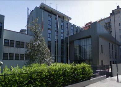 Felpe Acab al liceo Carducci: raid vandalico dopo la condanna del preside