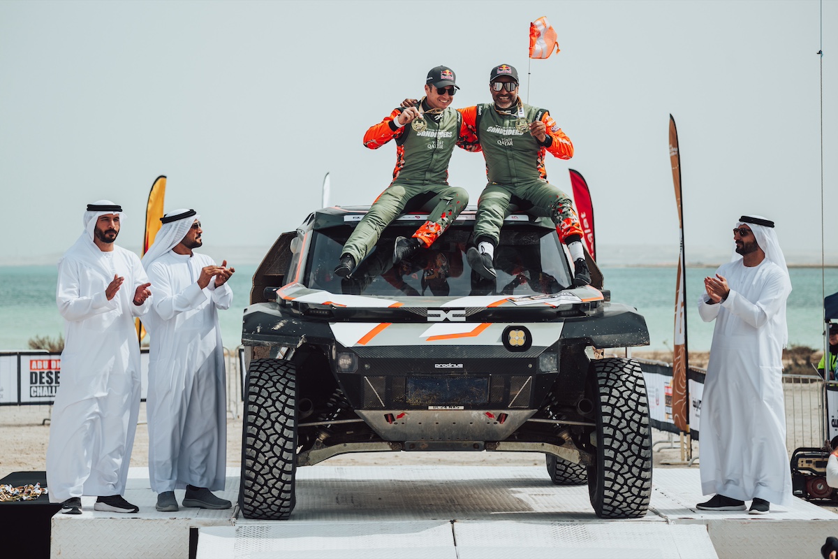 Dacia Sandriders trionfano ad Abu Dhabi: seconda vittoria nel Mondiale Rally-Raid Dacia Sandriders trionfano ad Abu Dhabi: seconda vittoria nel Mondiale Rally-Raid