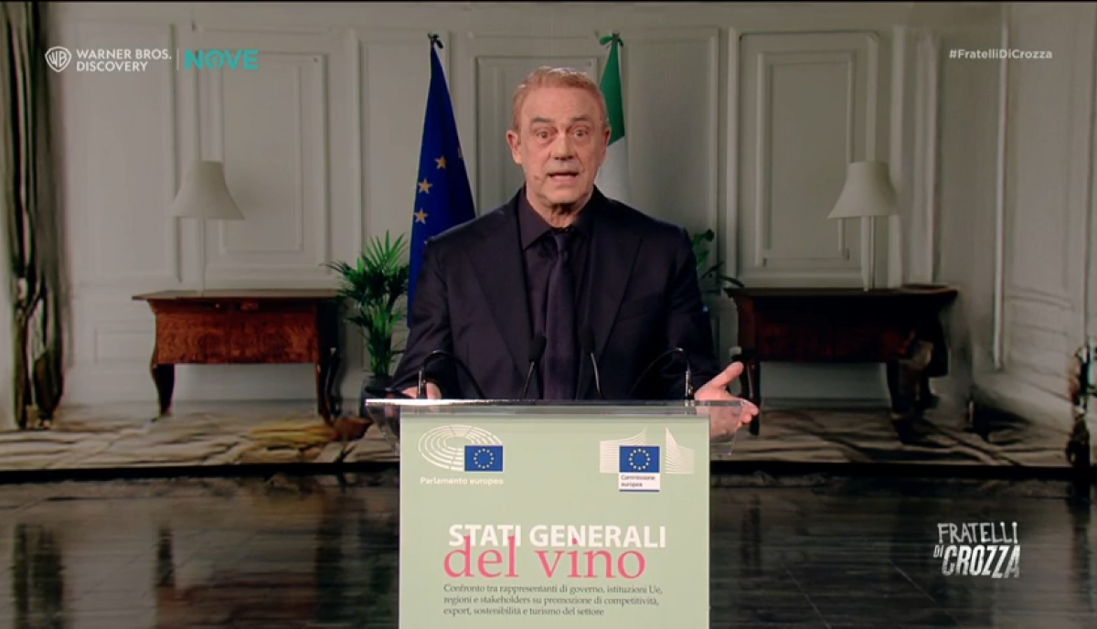 Crozza nei panni di Lollobrigida: “L’Acqua fa male, tutti quelli del Titanic sono morti di acqua!” Crozza nei panni di Lollobrigida: “L’Acqua fa male, tutti quelli del Titanic sono morti di acqua!”