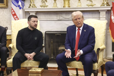 Scontro di fuoco Zelensky-Trump, il tycoon: “Stai giocando con la Terza Guerra Mondiale. Torna qui quando sarai pronto”