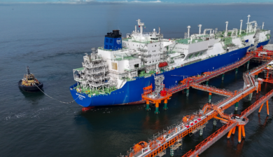 Snam: la nave rigassificatrice BW Singapore approda a Ravenna