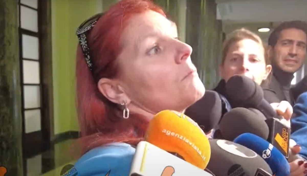 Pifferi picchiata in carcere, la sorella Viviana spiazza tutti: “Preoccupata per lei? Cose che succedono”. VIDEO Pifferi picchiata in carcere, la sorella Viviana spiazza tutti: “Preoccupata per lei? Cose che succedono”. VIDEO