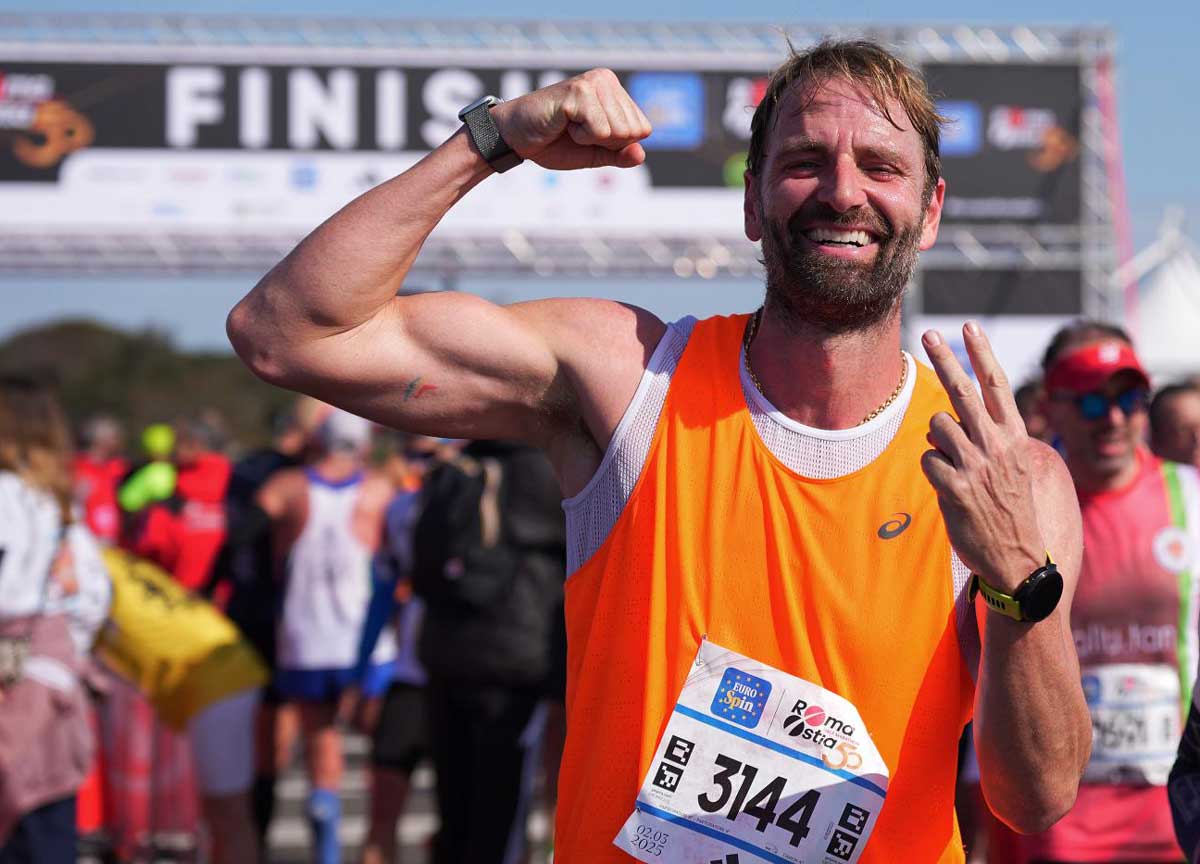 Maratona Roma-Ostia: in 13 mila vincono un disegno al posto della medaglia Maratona Roma-Ostia: in 13 mila vincono un disegno al posto della medaglia
