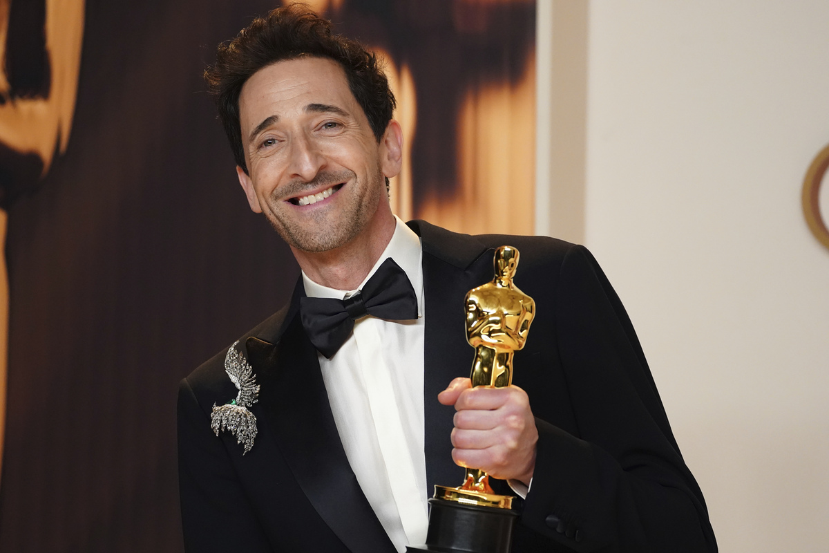 Chi è Adrien Brody, miglior attore protagonista degli Oscar 2025 per il film “The Brutalist” Chi è Adrien Brody, miglior attore protagonista degli Oscar 2025 per il film “The Brutalist”