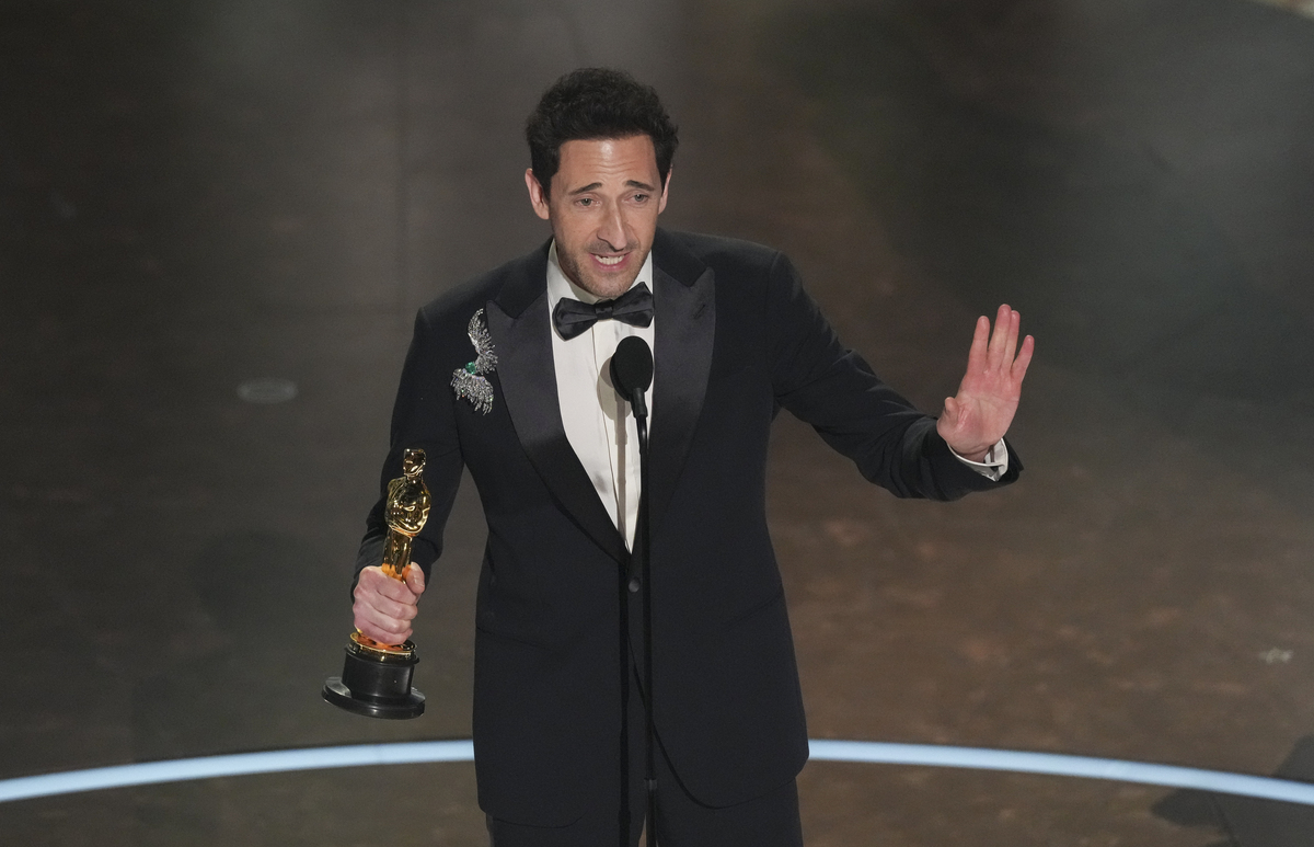 Chi è Adrien Brody, miglior attore protagonista degli Oscar 2025 per il film “The Brutalist” Chi è Adrien Brody, miglior attore protagonista degli Oscar 2025 per il film “The Brutalist”