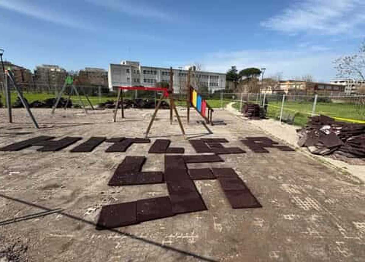 Hitler e svastiche nel parco bimbi di Roma, Catarci: “Bande che giocano a fare i neonazisti” Hitler e svastiche nel parco bimbi di Roma, Catarci: “Bande che giocano a fare i neonazisti”