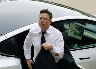 Musk, la propaganda pro-ultra Destra di mister Tesla non paga: il pool di costruttori auto è già a rischio 