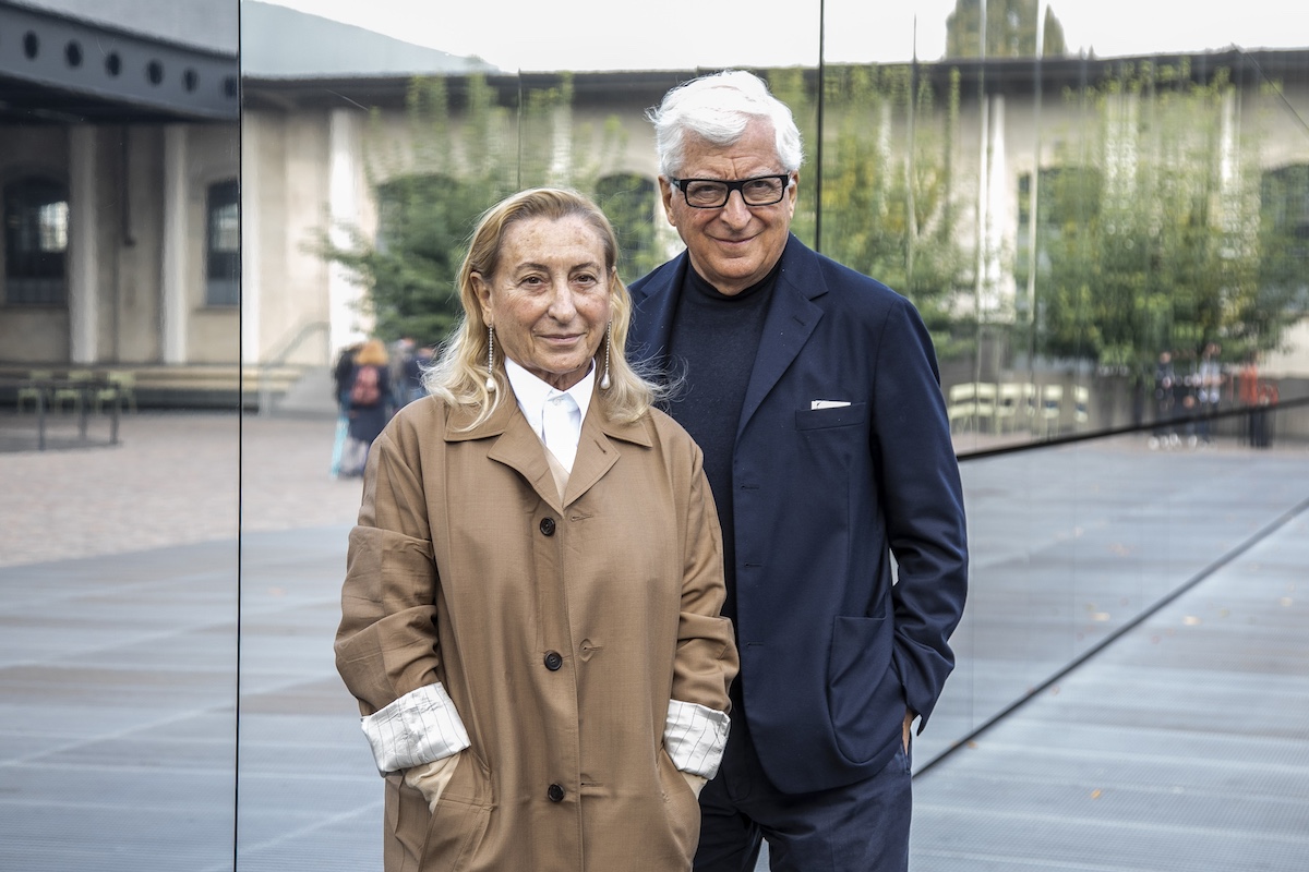 Prada pronta a comprare Versace: parte la sfida a Lvmh e Kering. Ma la cifra dell’affare è al ribasso Prada pronta a comprare Versace: parte la sfida a Lvmh e Kering. Ma la cifra dell’affare è al ribasso