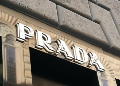 Prada inarrestabile, dopo Versace punta a prendersi anche Jimmy Choo: un doppio colpo da 2 miliardi di euro