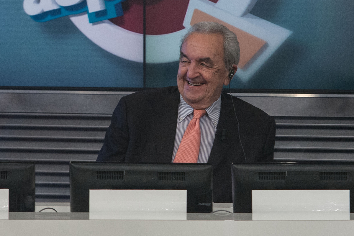 È morto Bruno Pizzul, icona del giornalismo sportivo. Addio alla storica voce della Nazionale