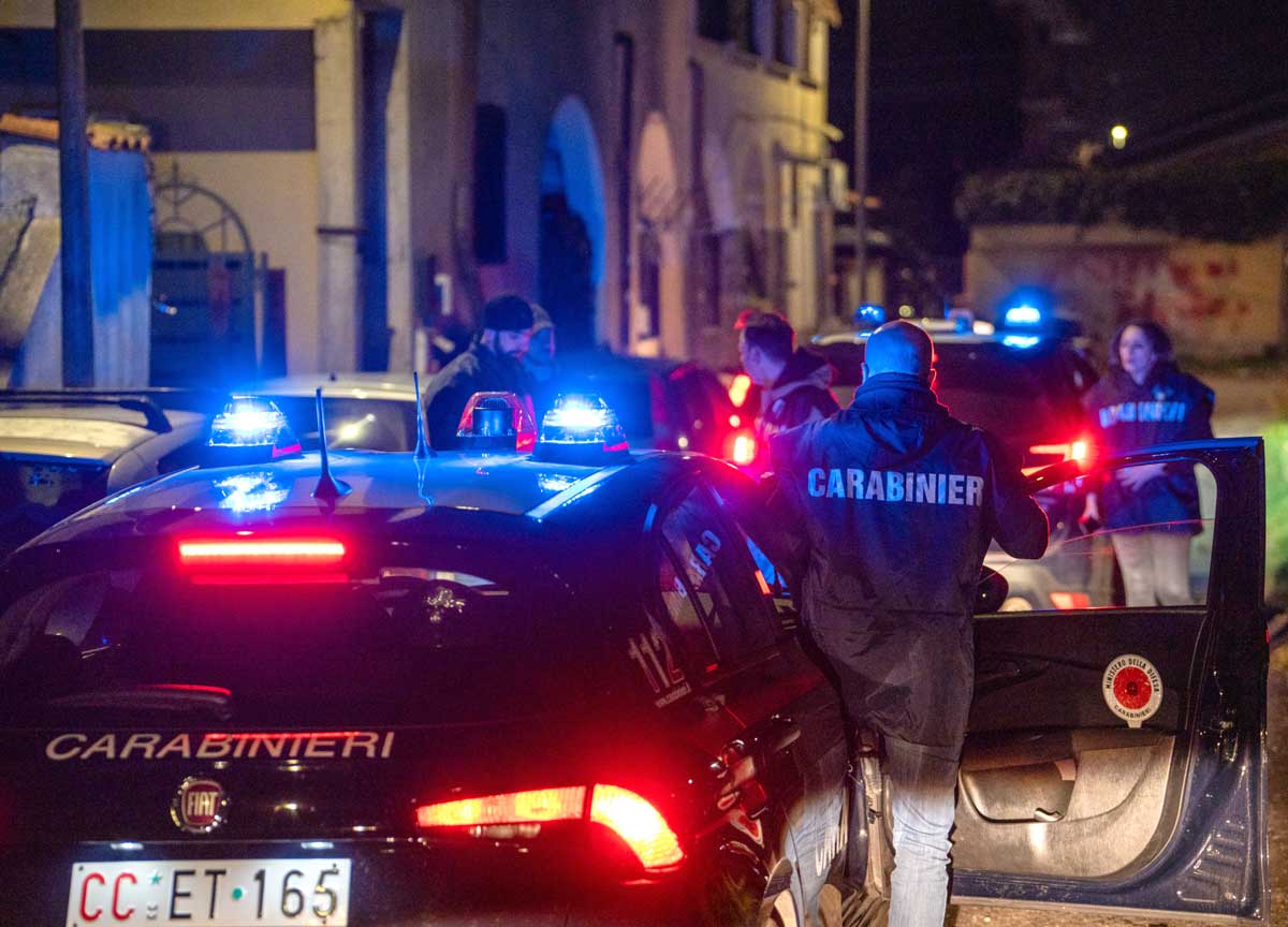 Maxi rissa tra giovanissimi finisce a coltellate: 8 Daspo urbani, 4 sono minorenni Maxi rissa tra giovanissimi finisce a coltellate: 8 Daspo urbani, 4 sono minorenni