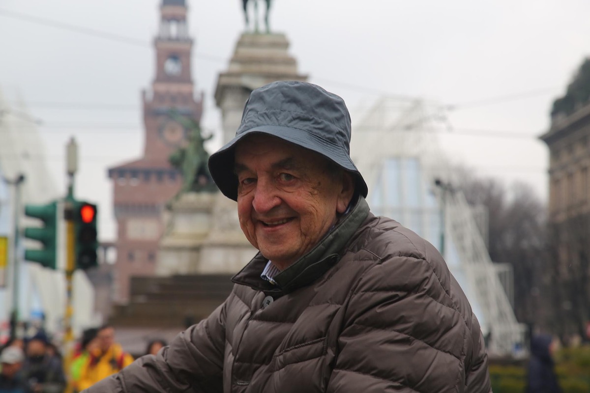 È morto Bruno Pizzul, icona del giornalismo sportivo. Addio alla storica voce della Nazionale