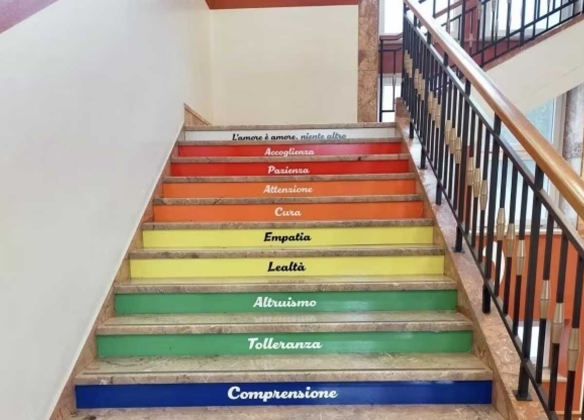 Bufera sullo studente che non è salito sulla scala arcobaleno. “Ha preso una nota perché si è arrampicato rischiando la vita” Bufera sullo studente che non è salito sulla scala arcobaleno. “Ha preso una nota perché si è arrampicato rischiando la vita”