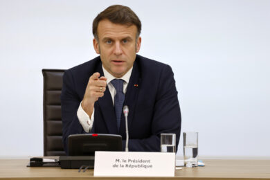 Ucraina, dopo le minacce di Trump Macron offre all’Ue l’ombrello nucleare francese- VIDEO