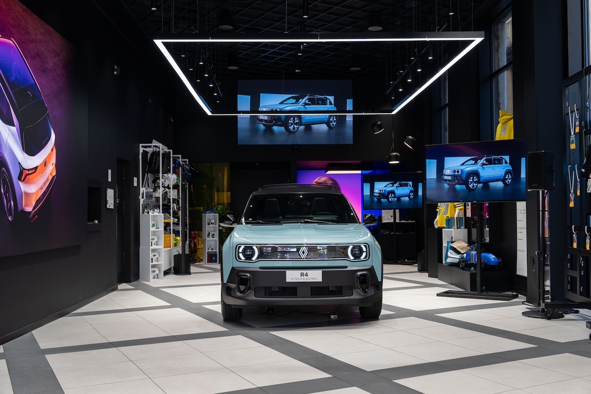 Renault 4 E-Tech Electric: la rivoluzione compatta a zero emissioni ora ordinabile in Italia