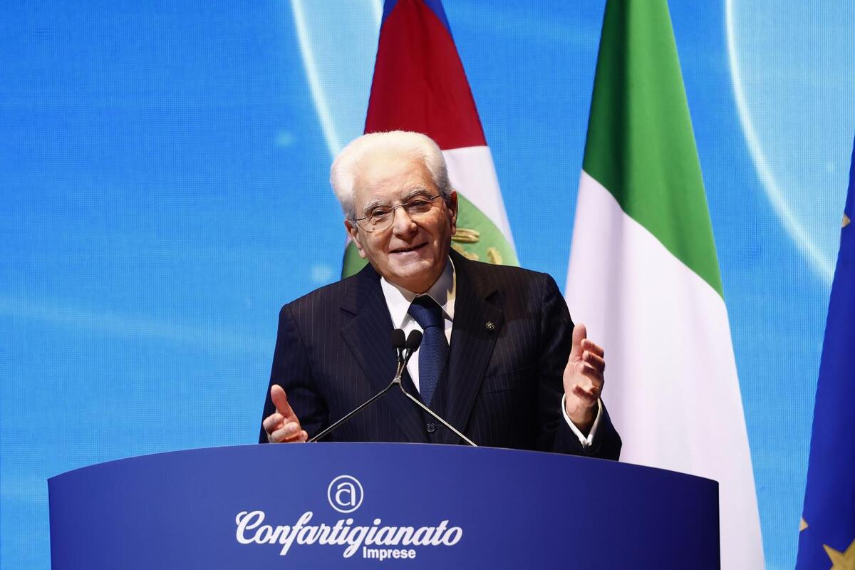 Mattarella frena sull’invio di truppe italiane in Ucraina: “Ancora troppo presto per parlarne”