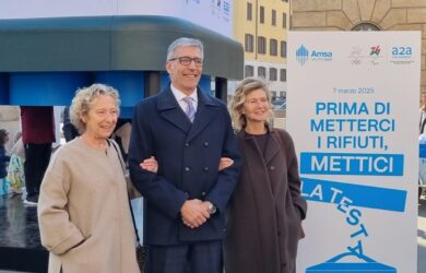 Milano, “Mettici la testa”: la campagna di Amsa per il corretto uso dei cestini stradali