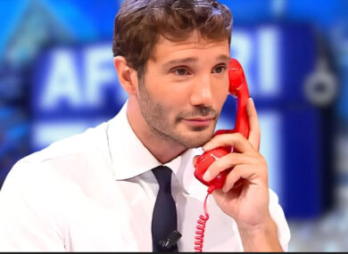 Ascolti tv, De Martino cresce e Striscia la Notizia scende. Mentre la sfida Del Debbio vs Gruber…
