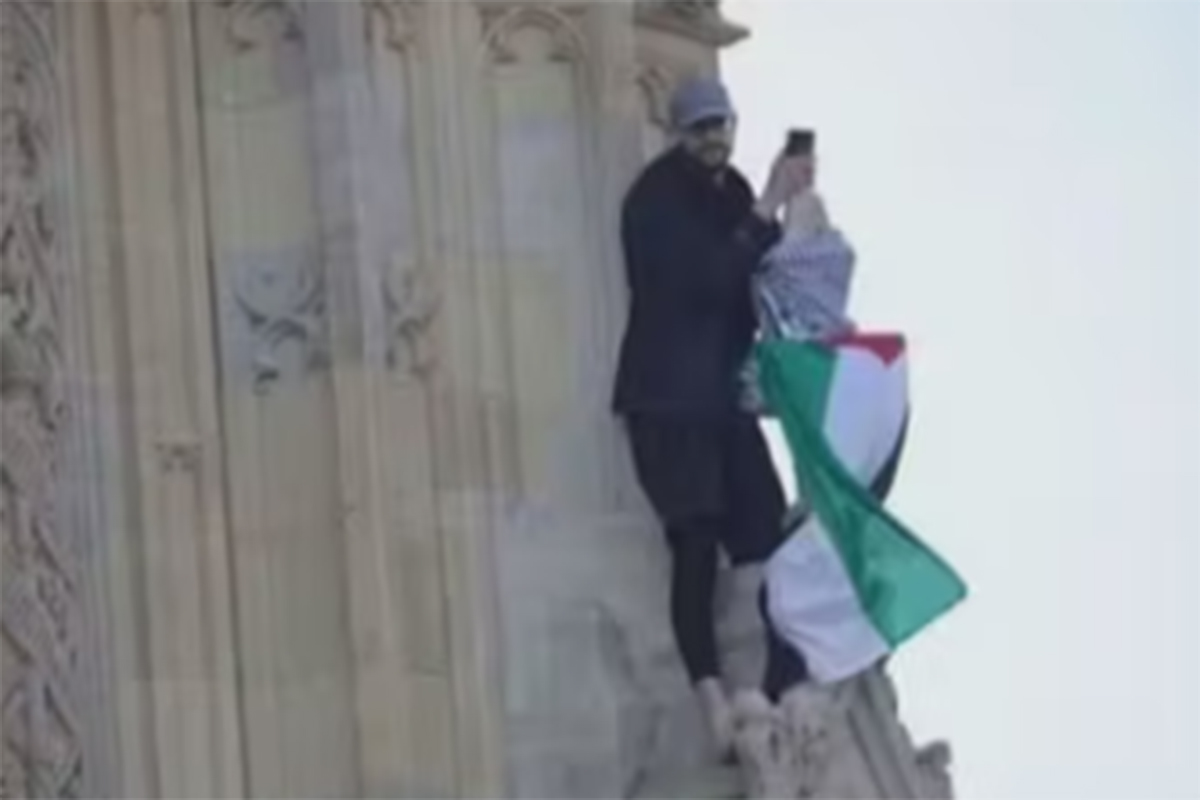 Hamas ‘indicatori positivi’ per seconda fase tregua a Gaza. Uomo con bandiera palestinese sul Big Ben. E nel campo da golf di Trump… Hamas ‘indicatori positivi’ per seconda fase tregua a Gaza. Uomo con bandiera palestinese sul Big Ben. E nel campo da golf di Trump…