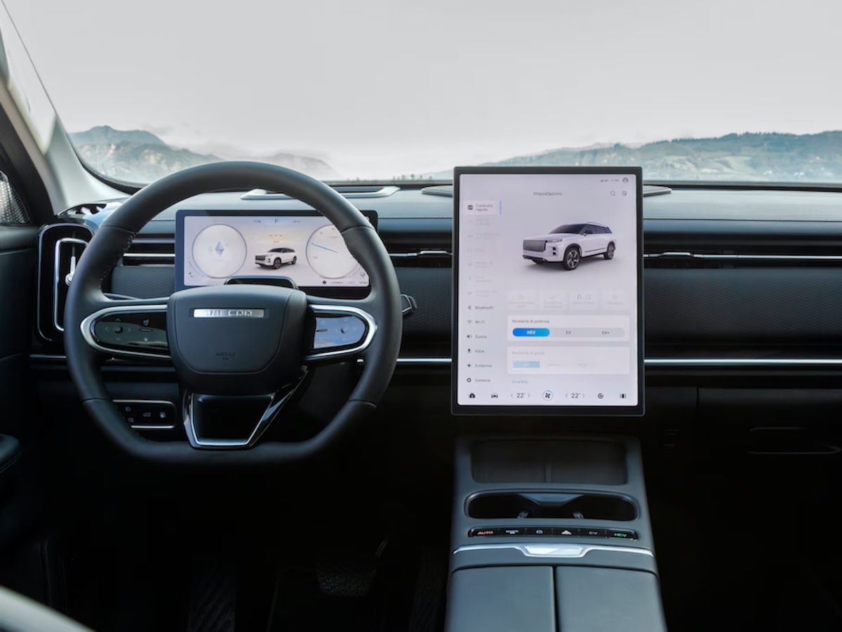JAECOO 7 Super Hybrid: arriva in Italia il SUV plug-in con autonomia di 1.200 km JAECOO 7 Super Hybrid: arriva in Italia il SUV plug-in con autonomia di 1.200 km