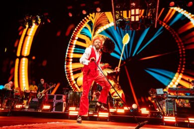 Jovanotti saluta Pesaro tra mimose e danze sfrenate. Ora direzione Milano!