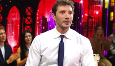 Ascolti Tv, De Martino sconfitto (per una volta). C’è Posta per Te annienta lo speciale di Rai 1