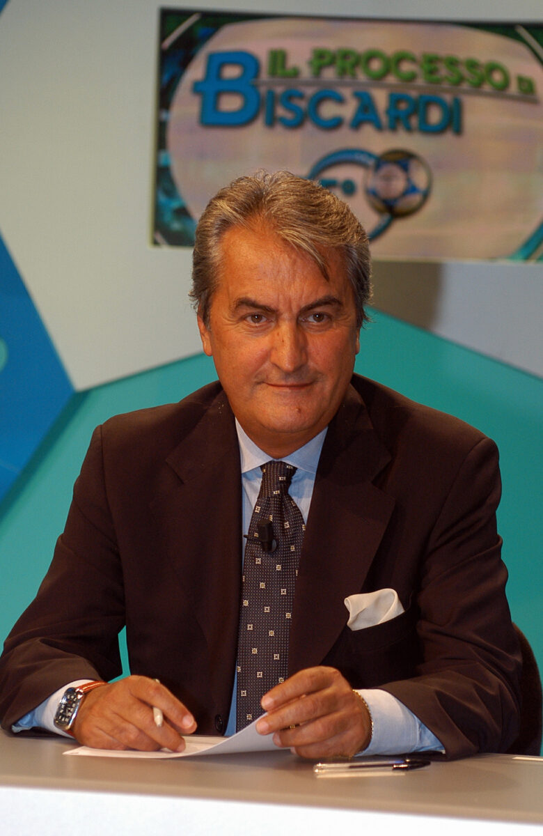 Morto Elio Corno, chi era il giornalista sportivo e “nemesi” di Tiziano Crudeli Morto Elio Corno, chi era il giornalista sportivo e “nemesi” di Tiziano Crudeli