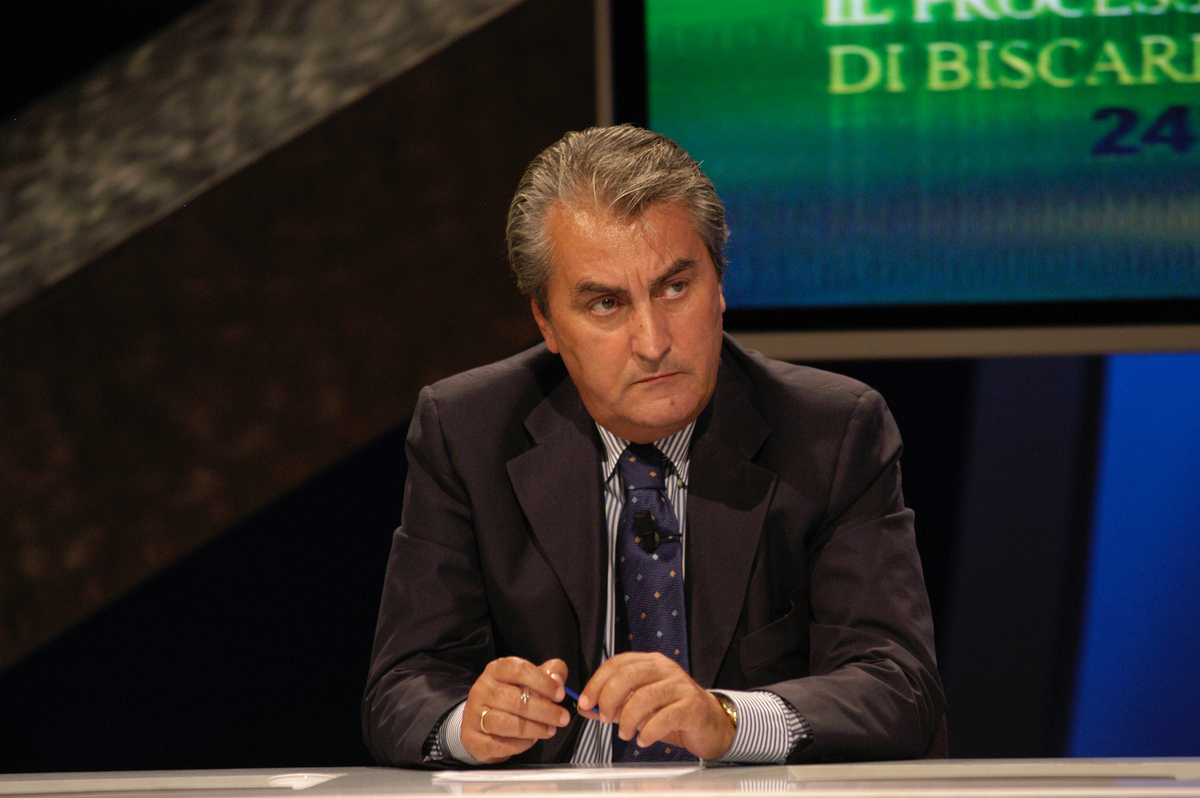 Morto Elio Corno, chi era il giornalista sportivo e “nemesi” di Tiziano Crudeli Morto Elio Corno, chi era il giornalista sportivo e “nemesi” di Tiziano Crudeli