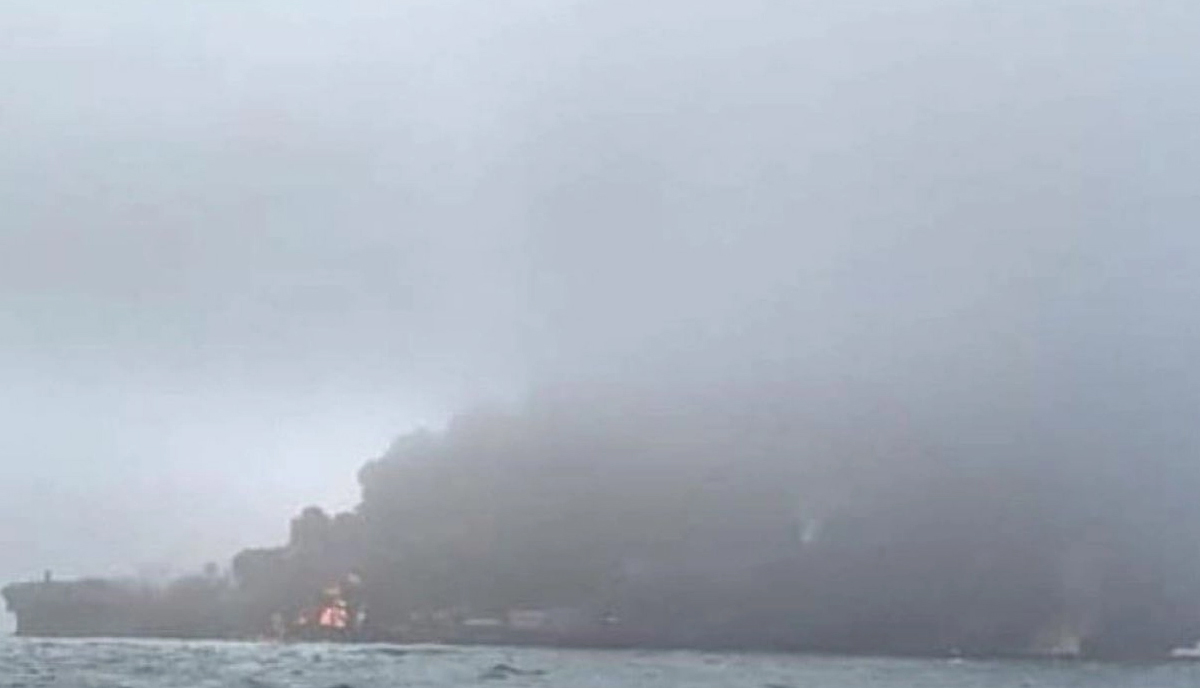 Regno Unito, collisione tra una petroliera Usa e una nave cargo nel Mare del Nord. Fiamme a bordo Regno Unito, collisione tra una petroliera Usa e una nave cargo nel Mare del Nord. Fiamme a bordo