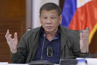 Filippine, il presidente Duterte arrestato per crimini contro l’umanità: avrebbe fatto uccidere migliaia di persone