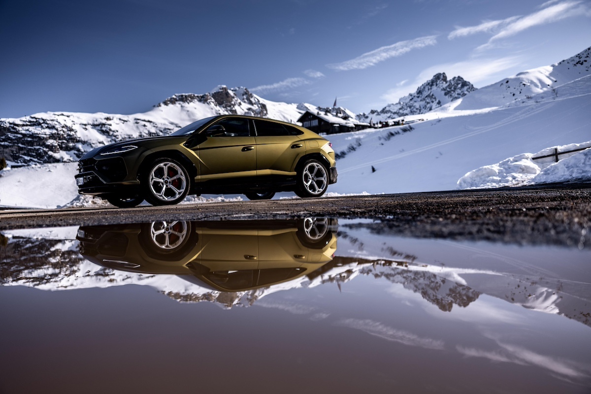 Lamborghini conquista Courchevel: viaggio tra lusso e adrenalina con Revuelto e Urus SE