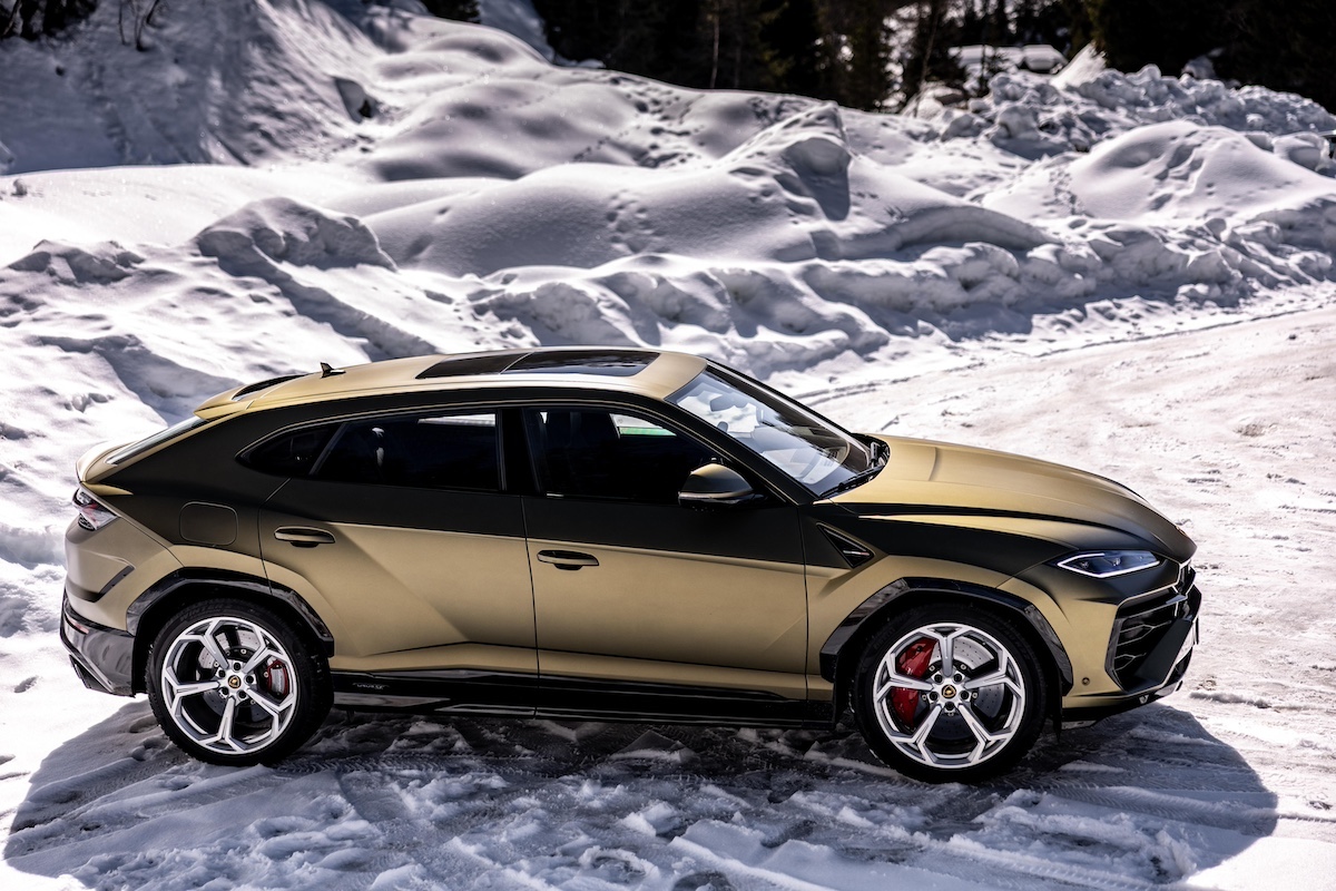 Lamborghini conquista Courchevel: viaggio tra lusso e adrenalina con Revuelto e Urus SE