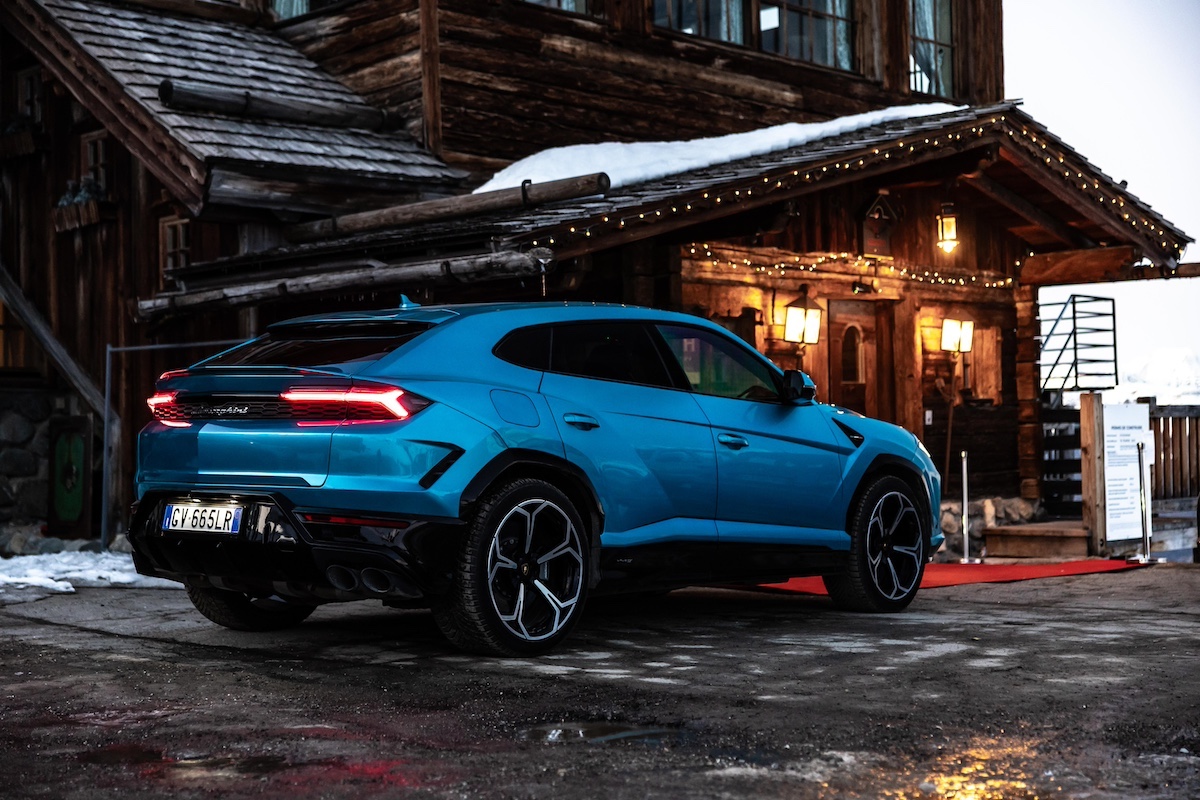 Lamborghini conquista Courchevel: viaggio tra lusso e adrenalina con Revuelto e Urus SE