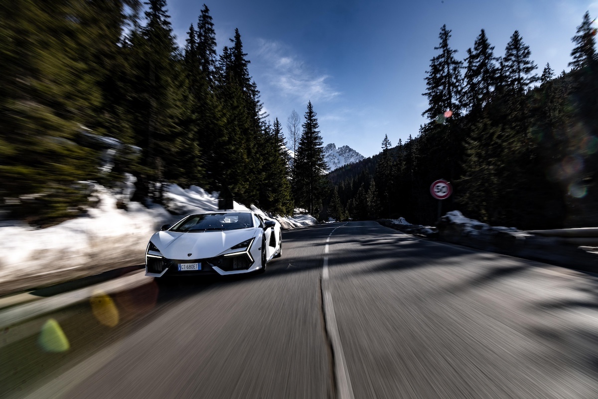 Lamborghini conquista Courchevel: viaggio tra lusso e adrenalina con Revuelto e Urus SE