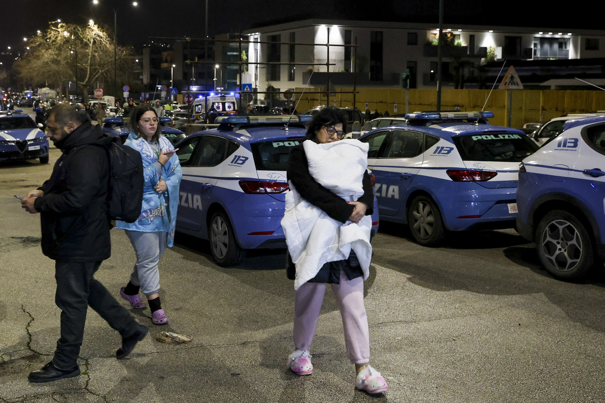Terremoto a Napoli, fate presto: qualcuno assolva il peccato originale dei Campi Flegrei Terremoto a Napoli, fate presto: qualcuno assolva il peccato originale dei Campi Flegrei