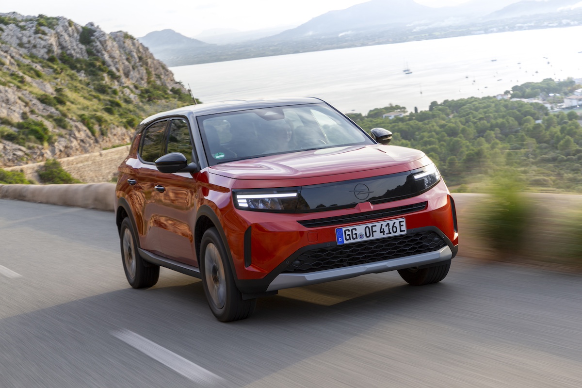 Opel punta sulla sostenibilità con i nuovi SUV Grandland, Frontera e Mokka: design green e guida elettrificata