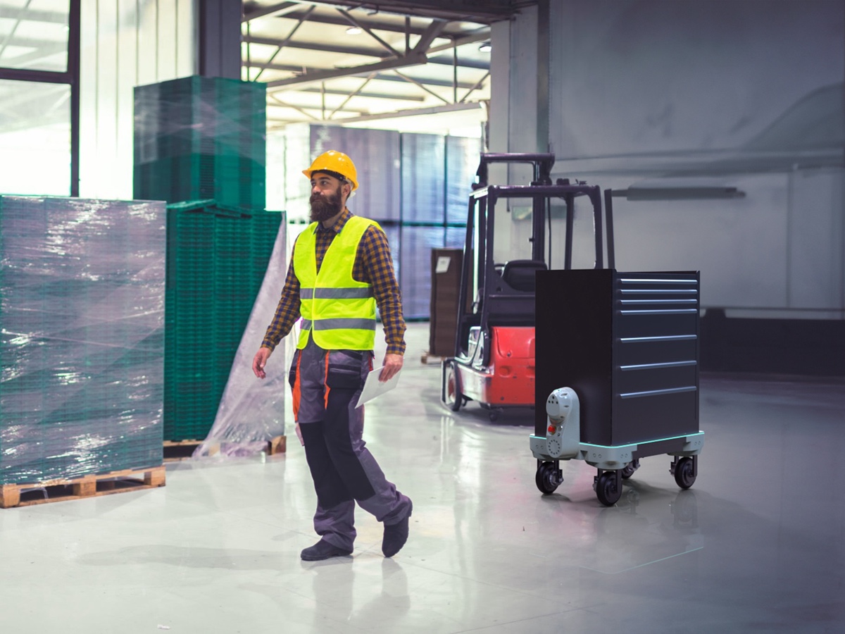 Piaggio rivoluziona il lavoro: più produttività e sicurezza grazie ai robot kilo™ con intelligenza artificiale Piaggio rivoluziona il lavoro: più produttività e sicurezza grazie ai robot kilo™ con intelligenza artificiale