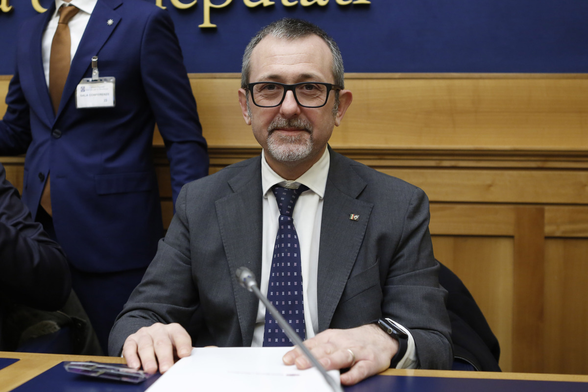 Giustizia, il sottosegretario Delmastro raddrizza il tiro sulla riforma Nordio: “Ci sono delle sfumature ma l’impianto è ottimo” Giustizia, il sottosegretario Delmastro raddrizza il tiro sulla riforma Nordio: “Ci sono delle sfumature ma l’impianto è ottimo”