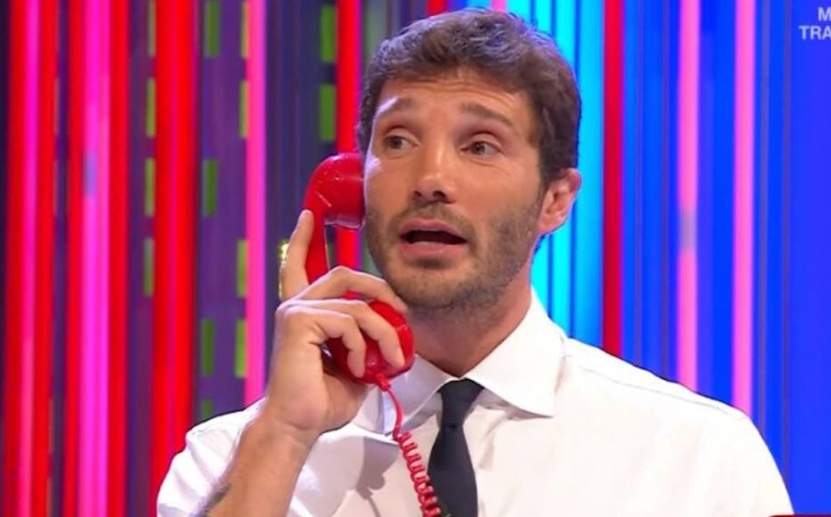Ascolti tv, De Martino non fa sconti a nessuno: Striscia la Notizia perde altro terreno. Gruber non lascia scampo a 4 di Sera Ascolti tv, De Martino non fa sconti a nessuno: Striscia la Notizia perde altro terreno. Gruber non lascia scampo a 4 di Sera