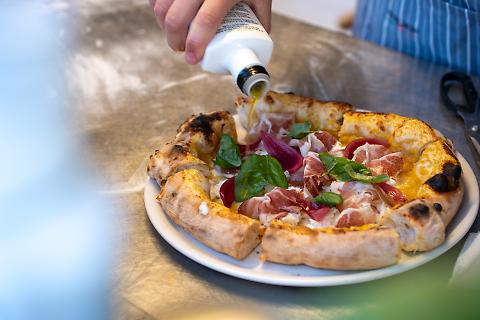 Due città, una passione, il trionfo della pizza Due città, una passione, il trionfo della pizza