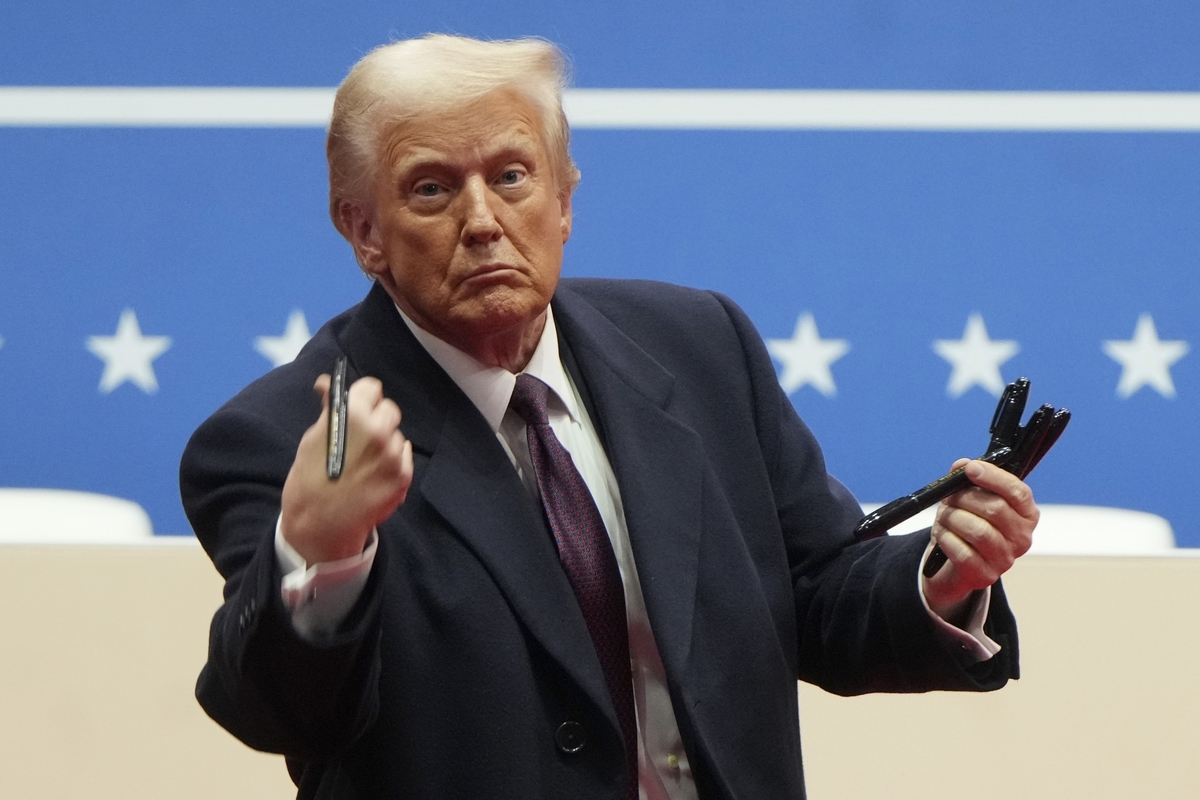 Galleria foto 'Tensione alle stelle in Yemen: raid Usa-Gb contro gli Houthi. Trump: “Fermatevi o sarà l’inferno”' - foto 1