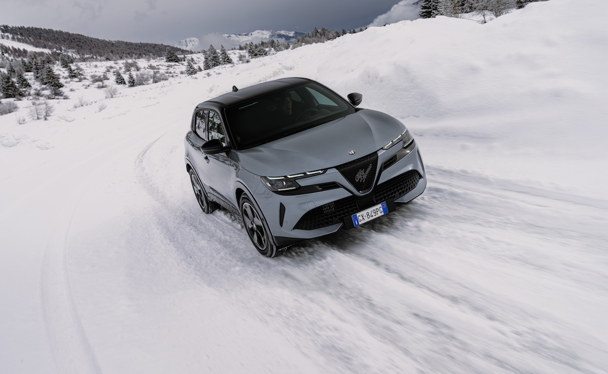 Nuova Alfa Romeo Junior Ibrida Q4: la rivoluzione premium con trazione integrale intelligente