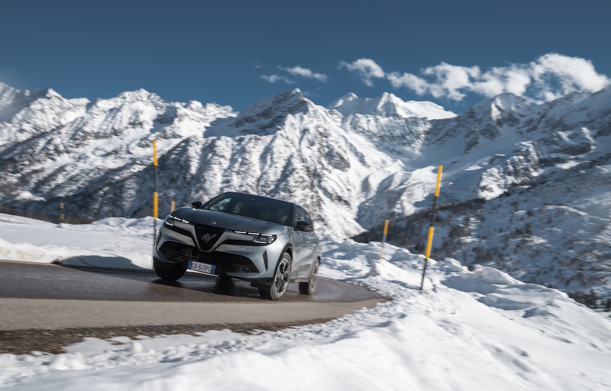 Nuova Alfa Romeo Junior Ibrida Q4: la rivoluzione premium con trazione integrale intelligente