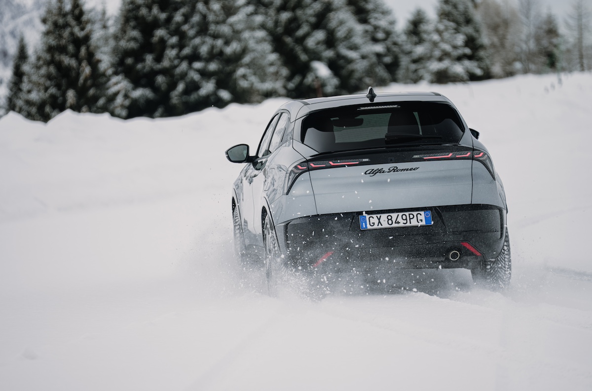 Nuova Alfa Romeo Junior Ibrida Q4: la rivoluzione premium con trazione integrale intelligente