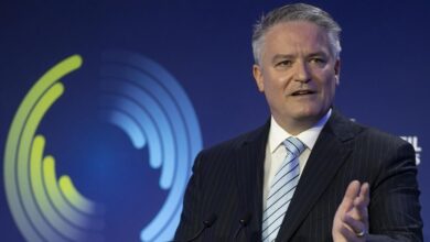 Iran, l’Ocse avverte l’Italia: “Risanamento dei conti sempre più difficile”. Dombrovskis (Ue) vede nero: “Rischiamo la stagflazione”